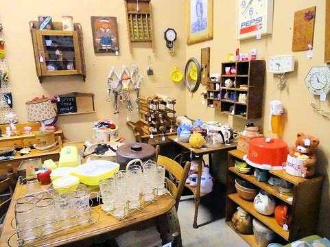 Second Chances Antiques & Treasures-克拉克斯维尔必去景点