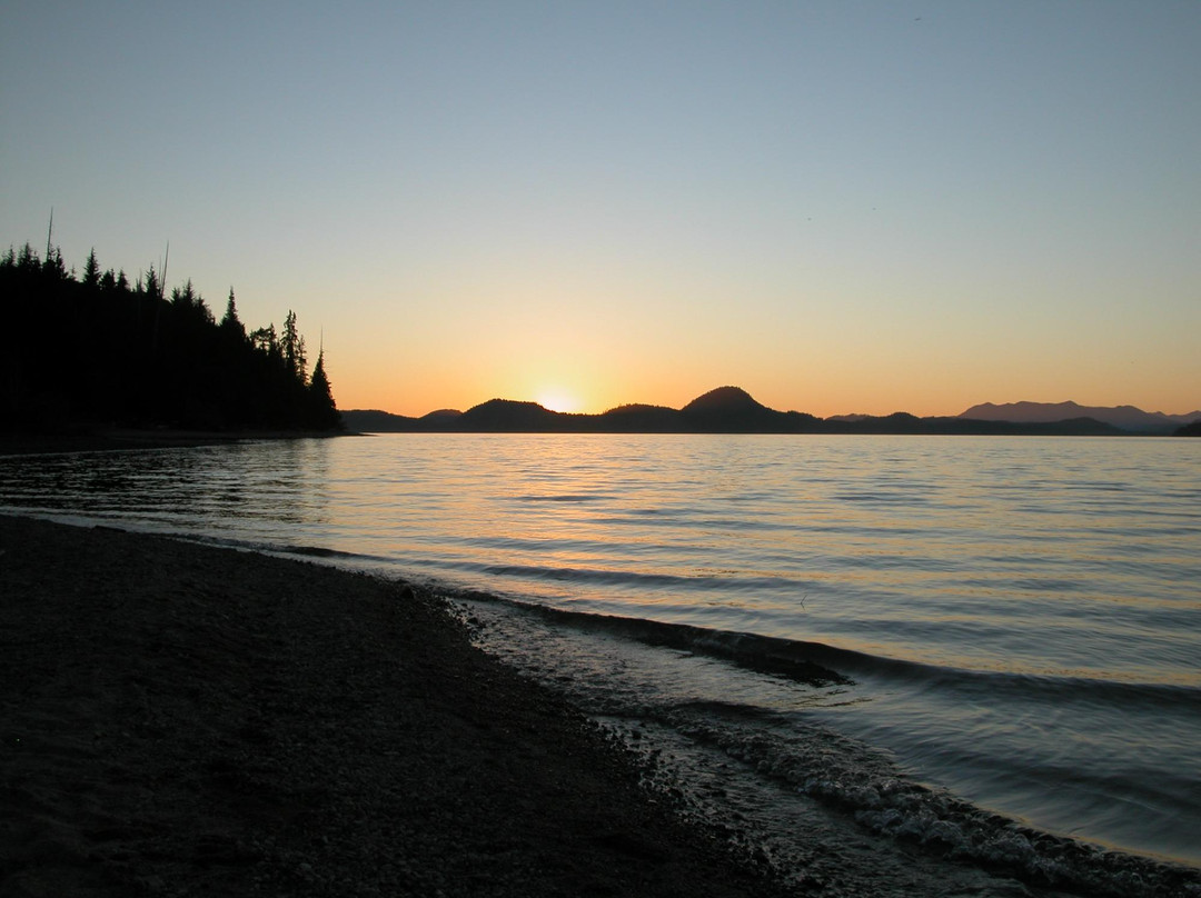 Kennedy Lake Provincial Park景点图片