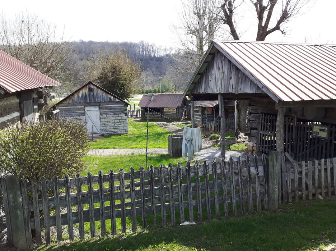 Crab Orchard旅游景点-Bittersweet Cabin Village