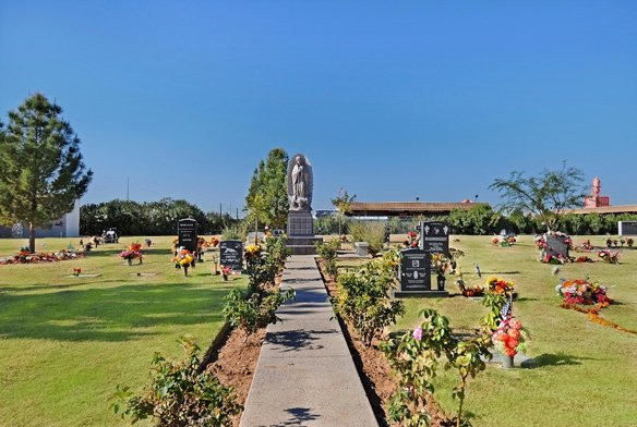 West Resthaven Funeral Home and Park Cemetery景点图片