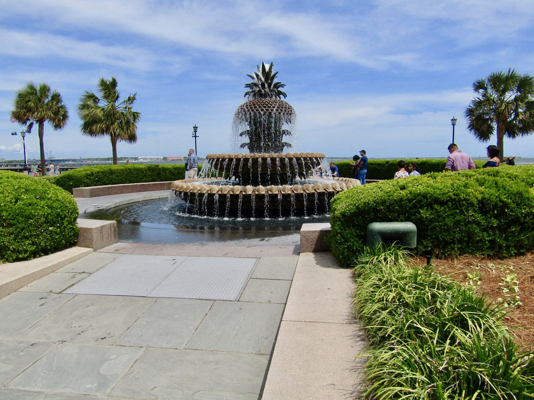 Pineapple Fountain景点图片