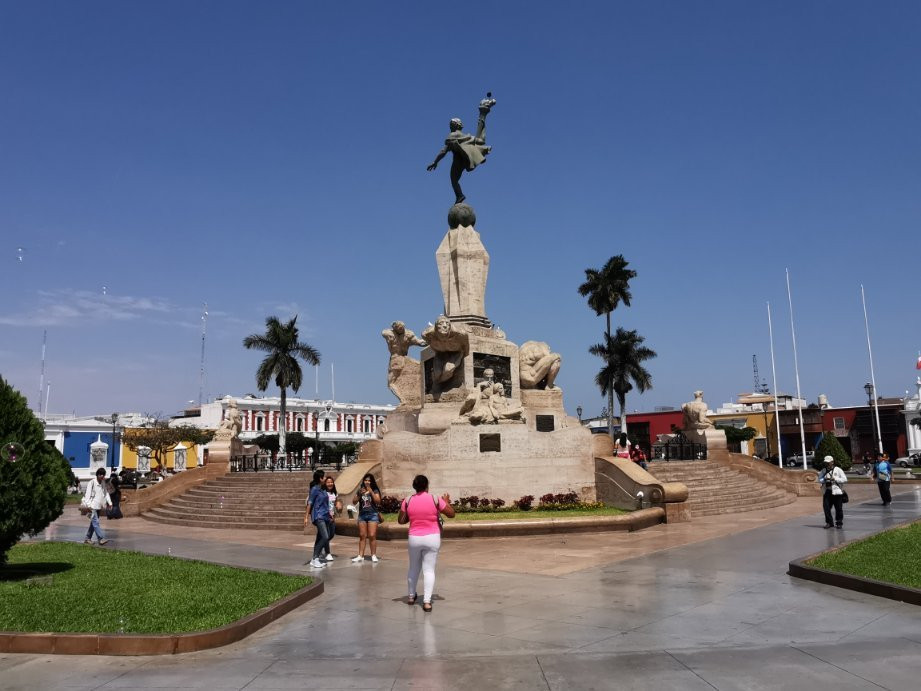 Plaza de Armas de Trujillo景点图片
