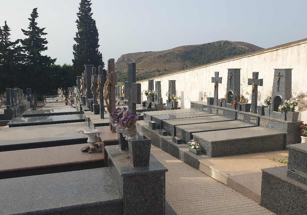 Cementerio Santiago Apostol-Portman必去景点