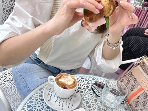 Lunariaa.eu-地拉那必去景点