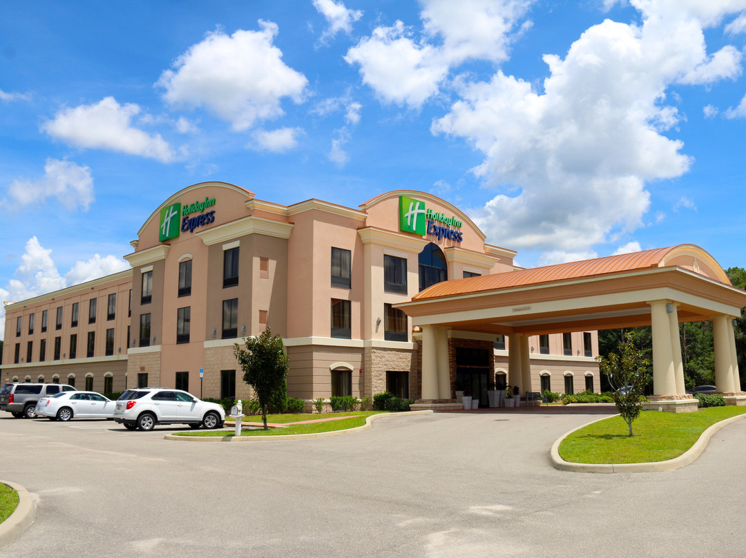 佩利快捷假日&套房酒店主图