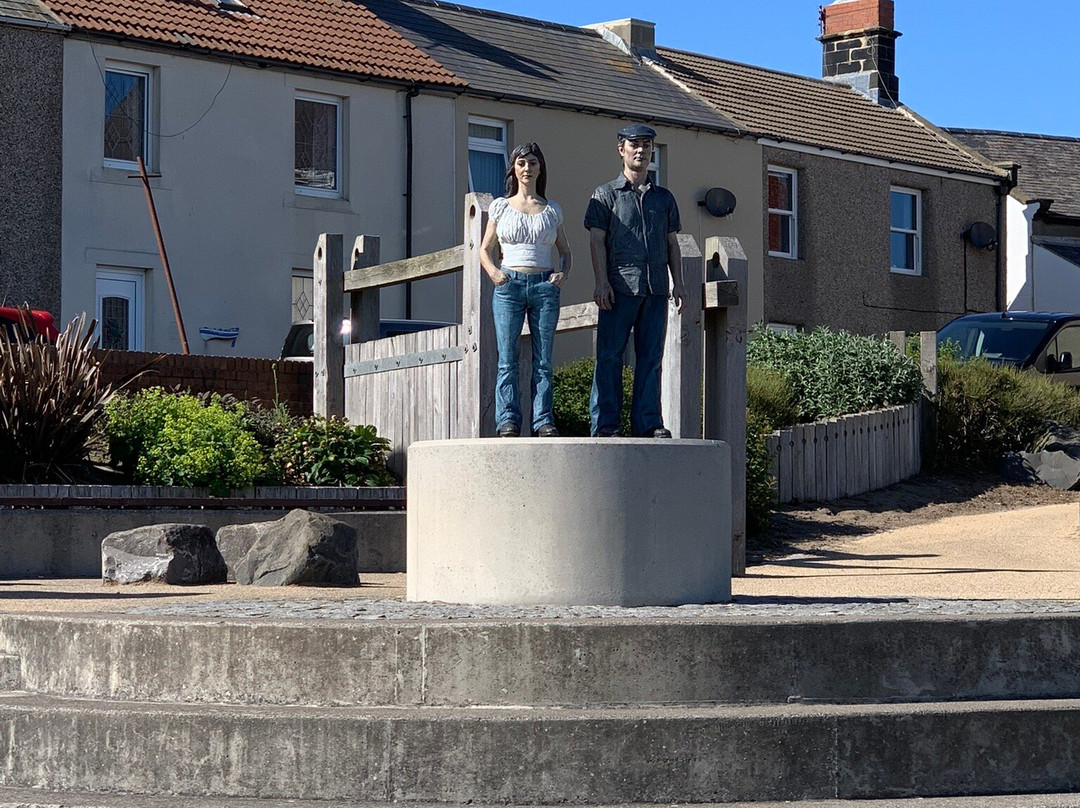 The Couple Statue-Newbiggin-by-the-Sea必去景点