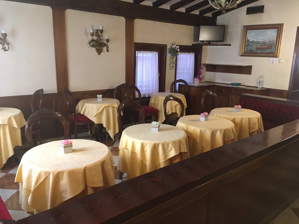 法利尔酒店-官方