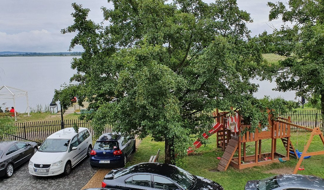 Marina Mielno with view on the lake主图