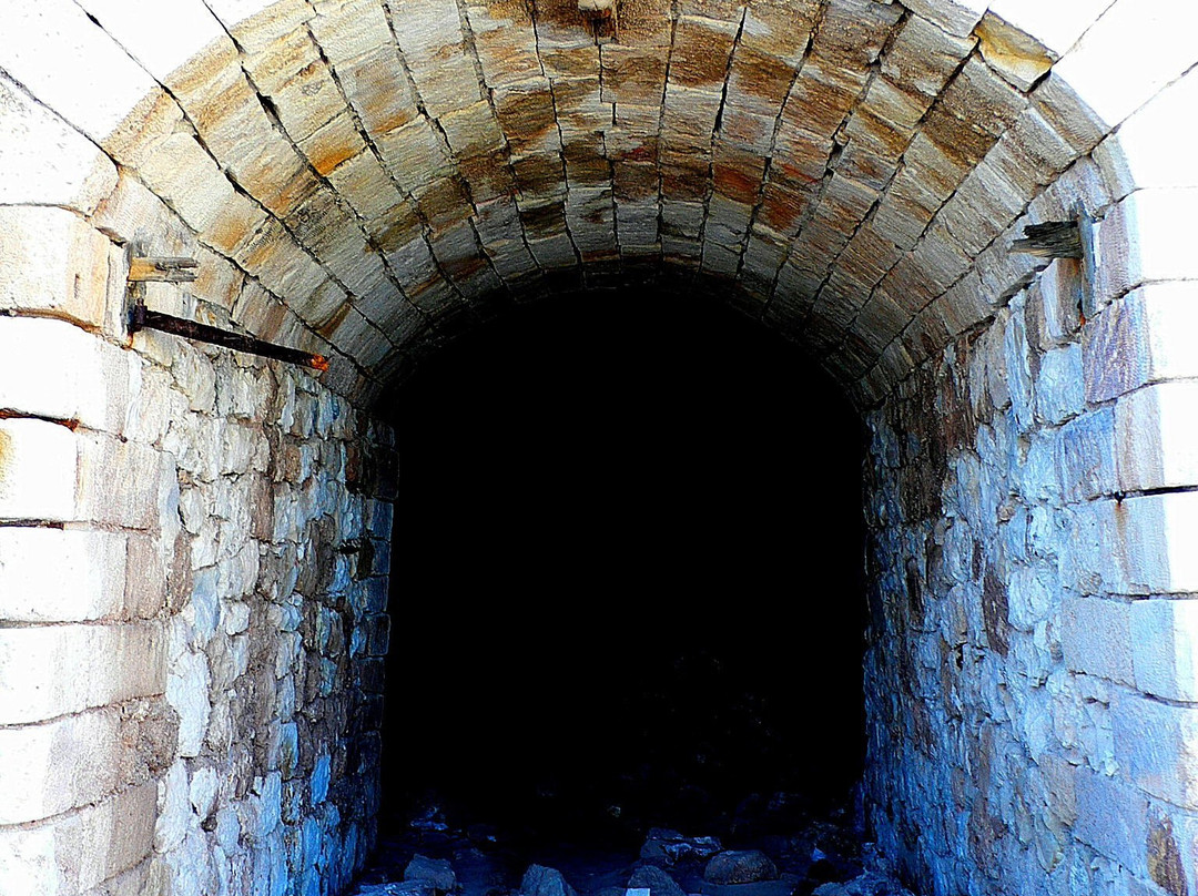 Old Sulfur Mines-米洛斯岛必去景点