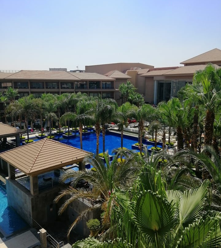 开罗朱斯萨尼湖景酒店主图