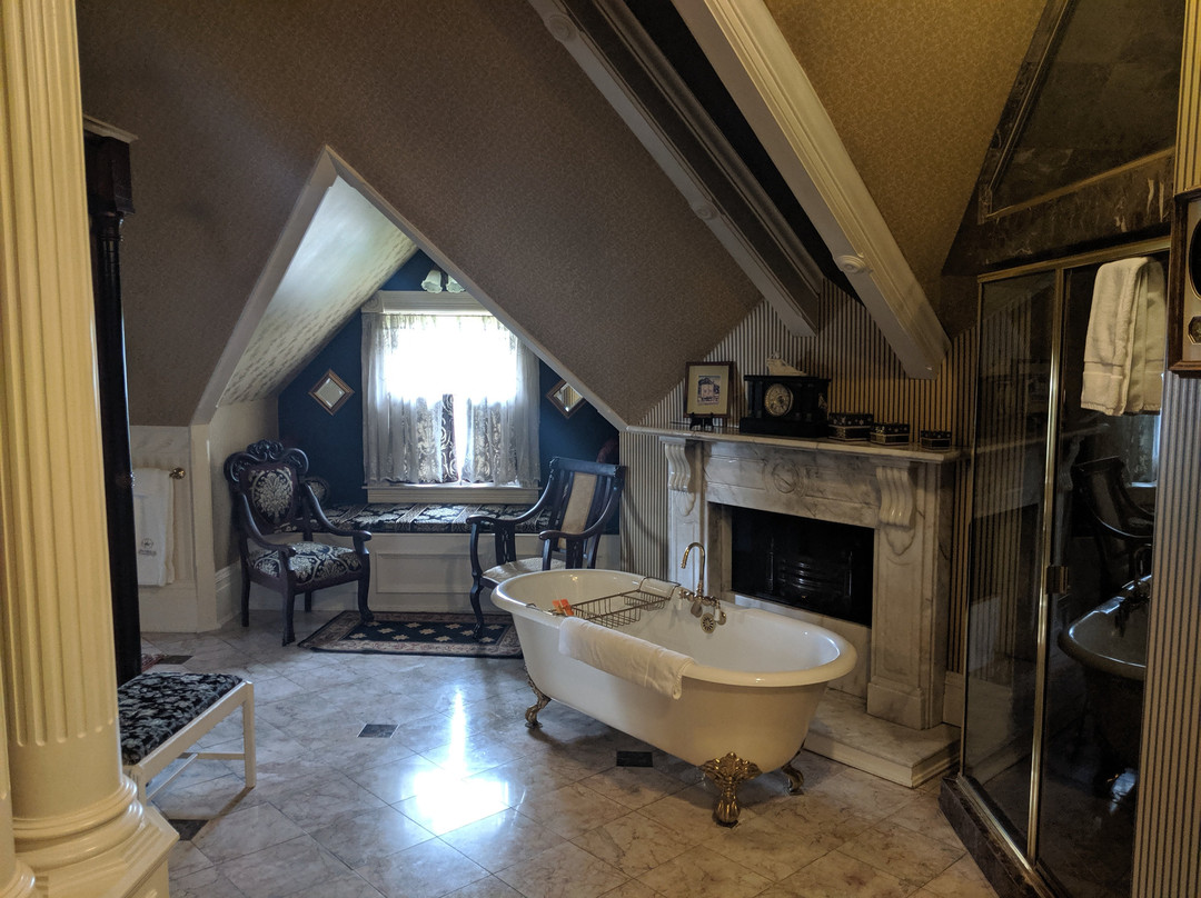 The Gingerbread Mansion Inn主图