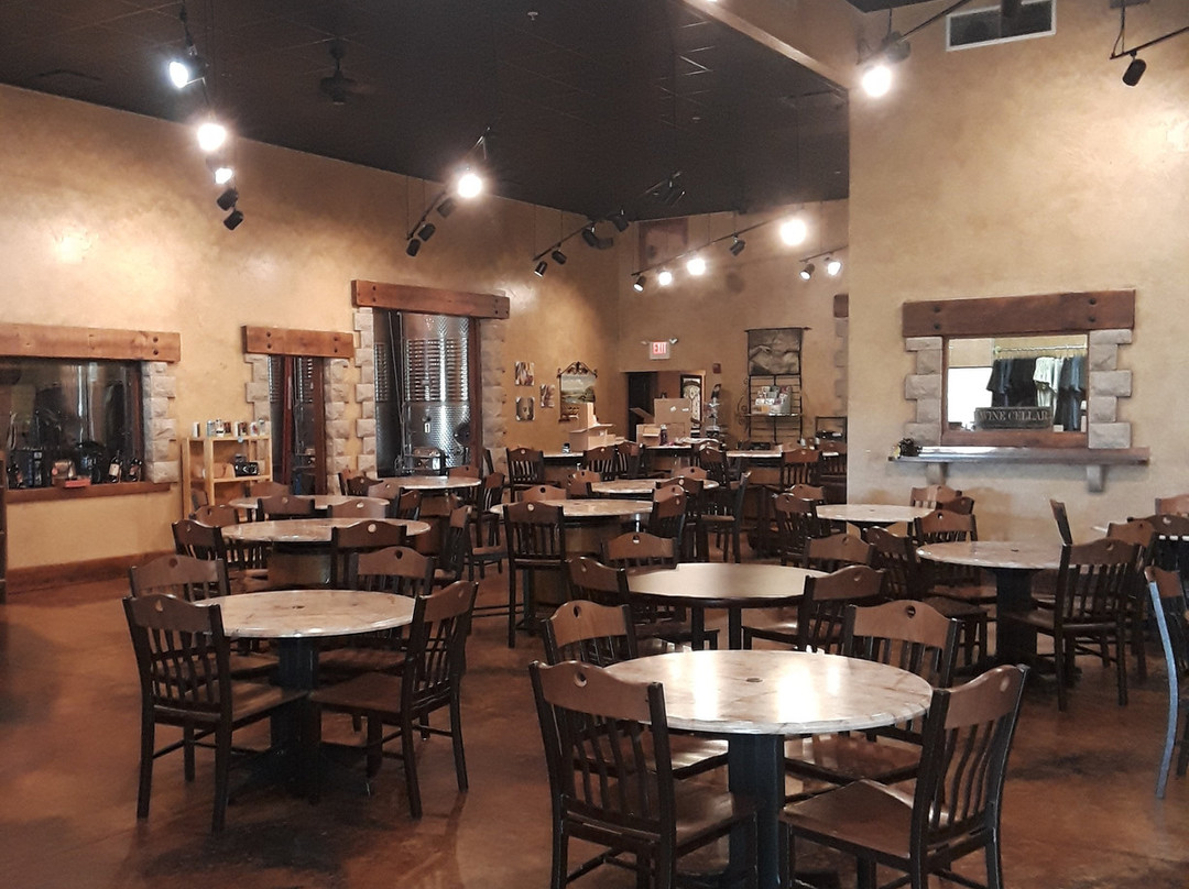 Paper Moon Vineyards & Winery景点图片