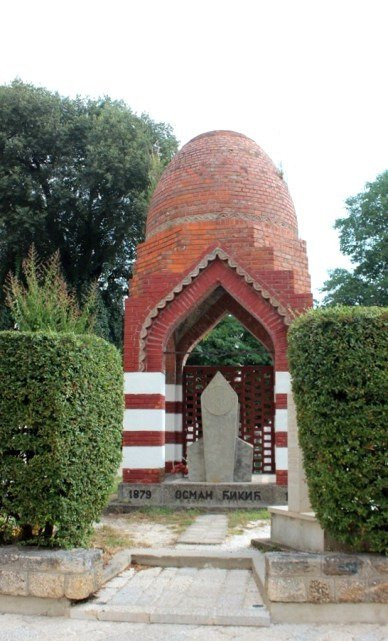 Mausoleum of Osman Dikić景点图片