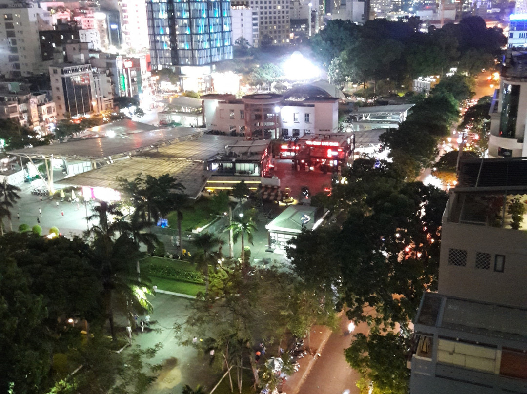 依丽罗斯饭店主图