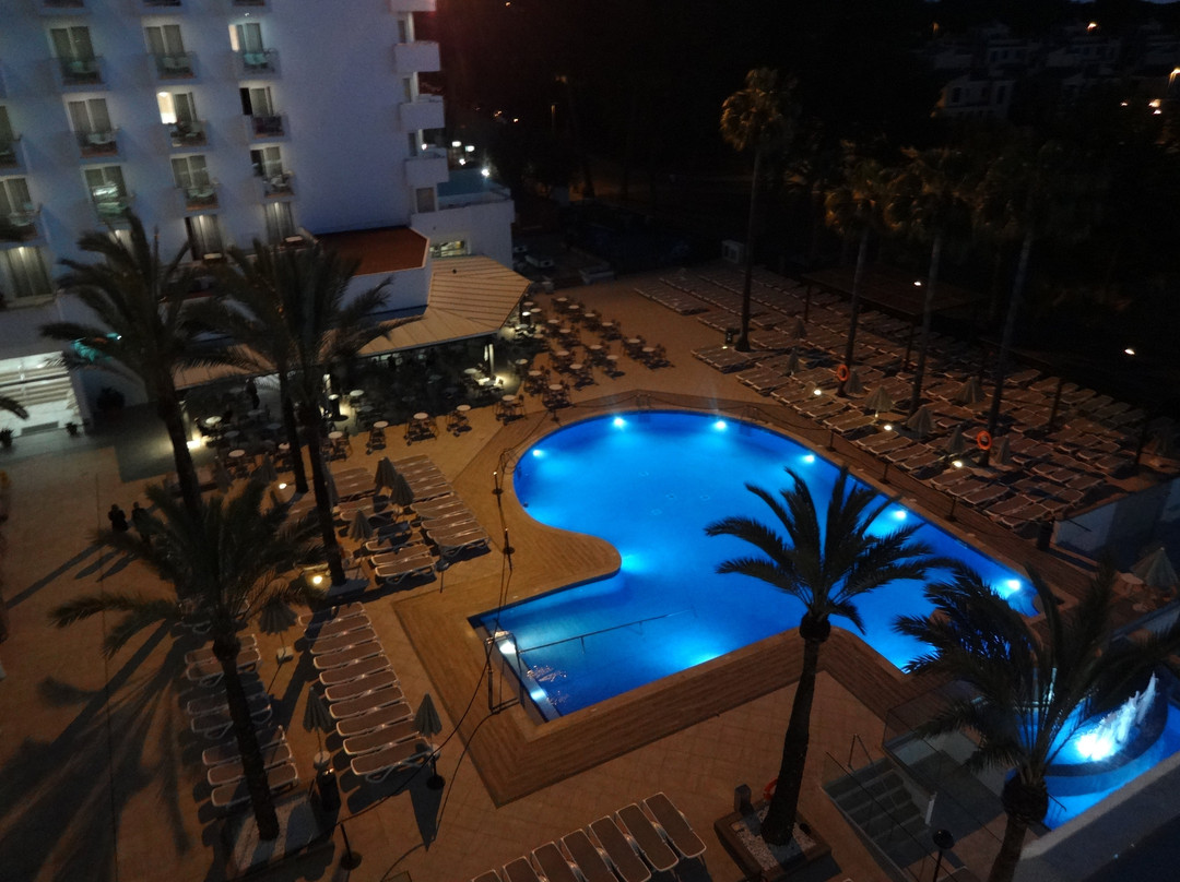 奥拉马约里酒店主图