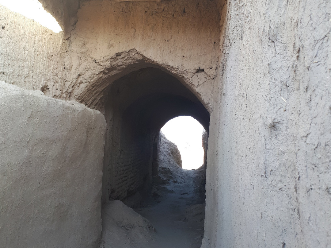 Izad Khast Castle景点图片