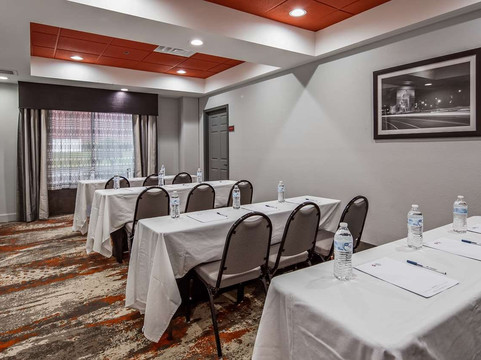 Comfort Inn & Suites主图