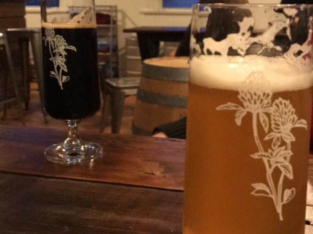 Forest Dale餐馆和美食-Red Clover Ale Co