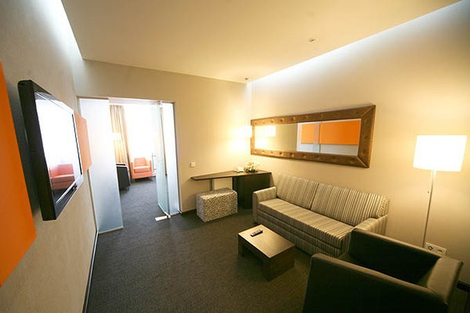 白采尔科维都市公园酒店主图