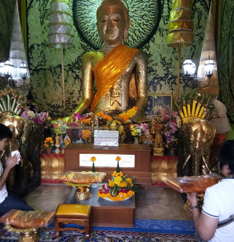 Luang Pho Dam Khoachedi-Samaesan必去景点