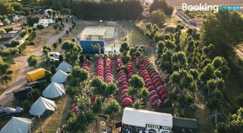 Stoke Travel Wine Fight All-Inclusive Camping