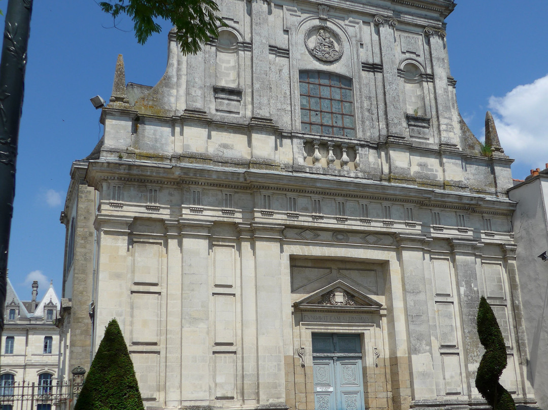 Chapelle Saint-Yves-瓦讷必去景点