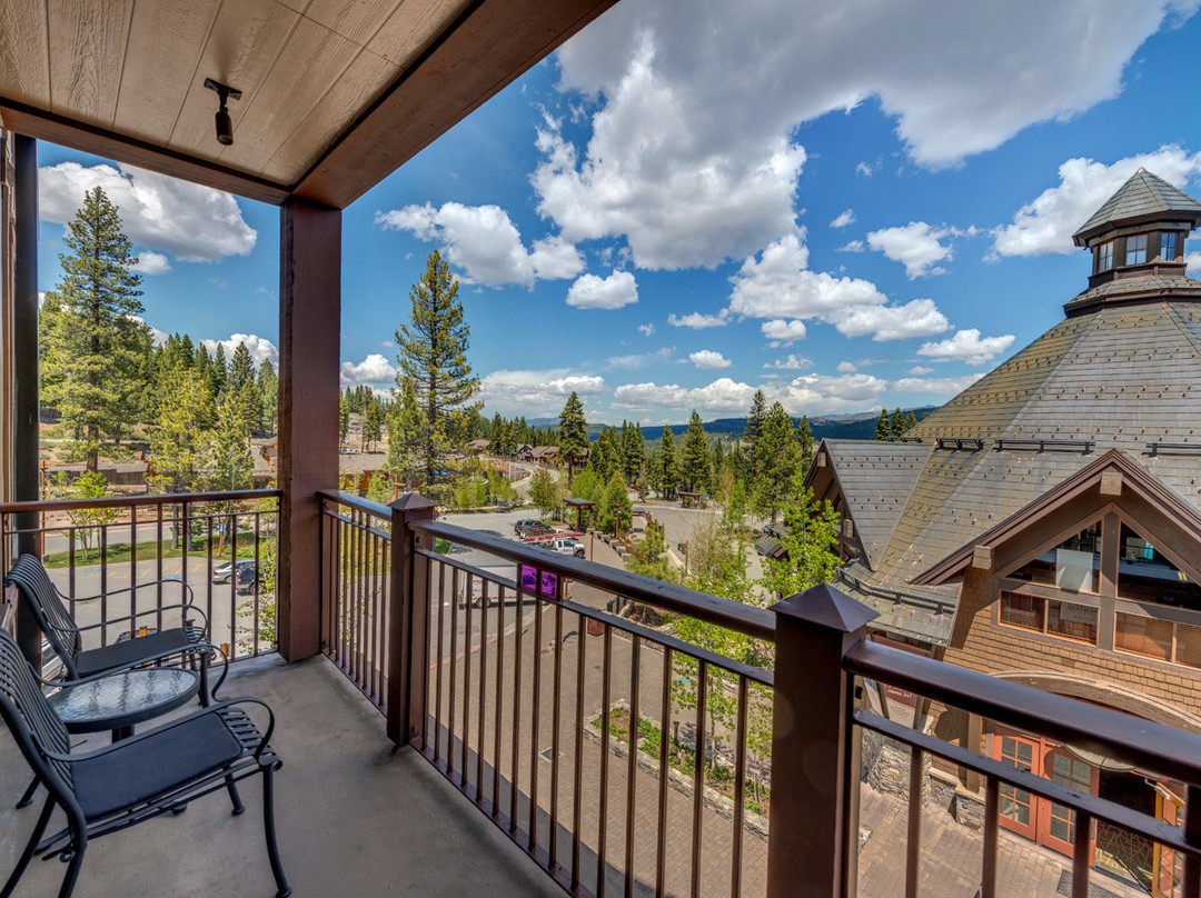 East West Hospitality主图