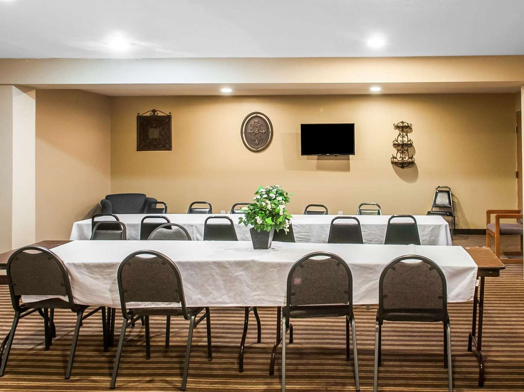 Suburban Studios East主图