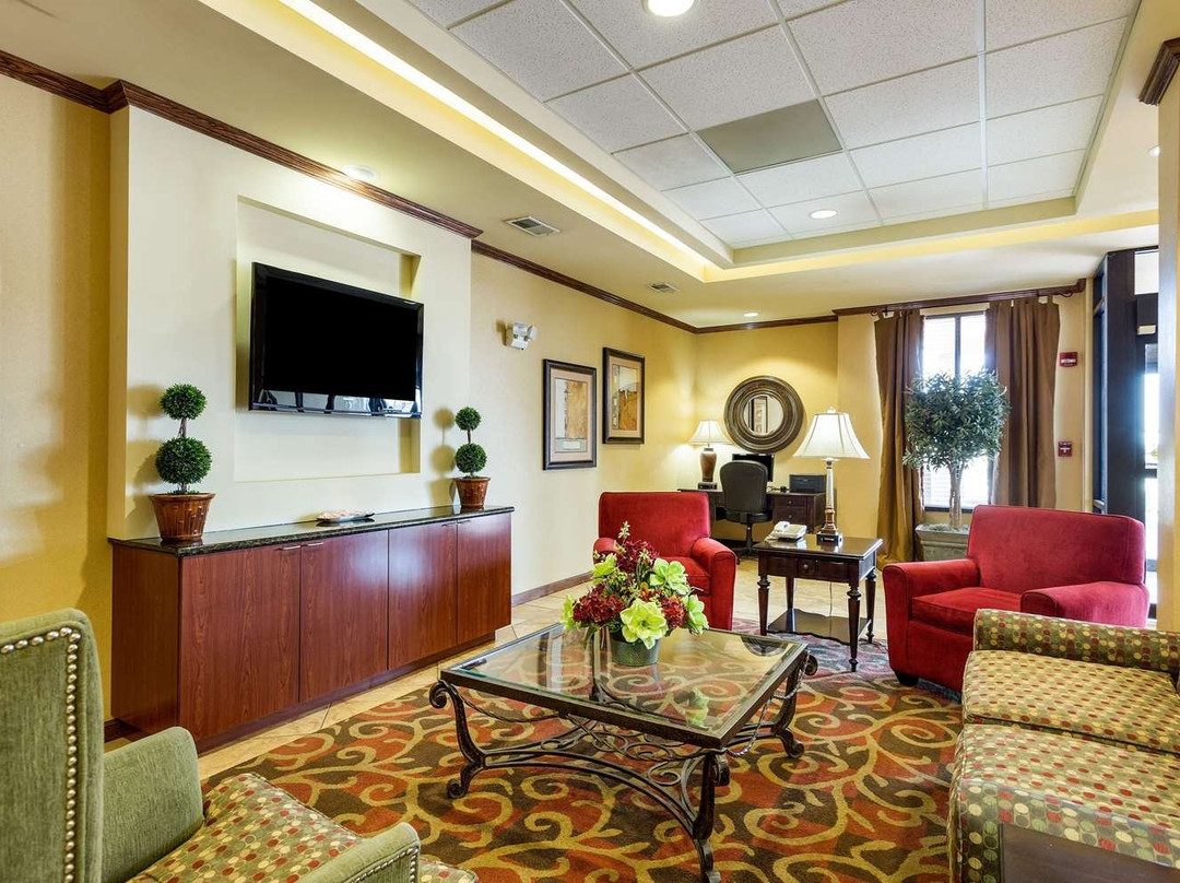 Comfort Inn and Suites主图