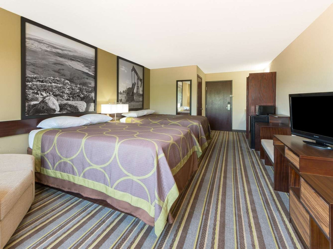 Super 8 by Wyndham Perry主图