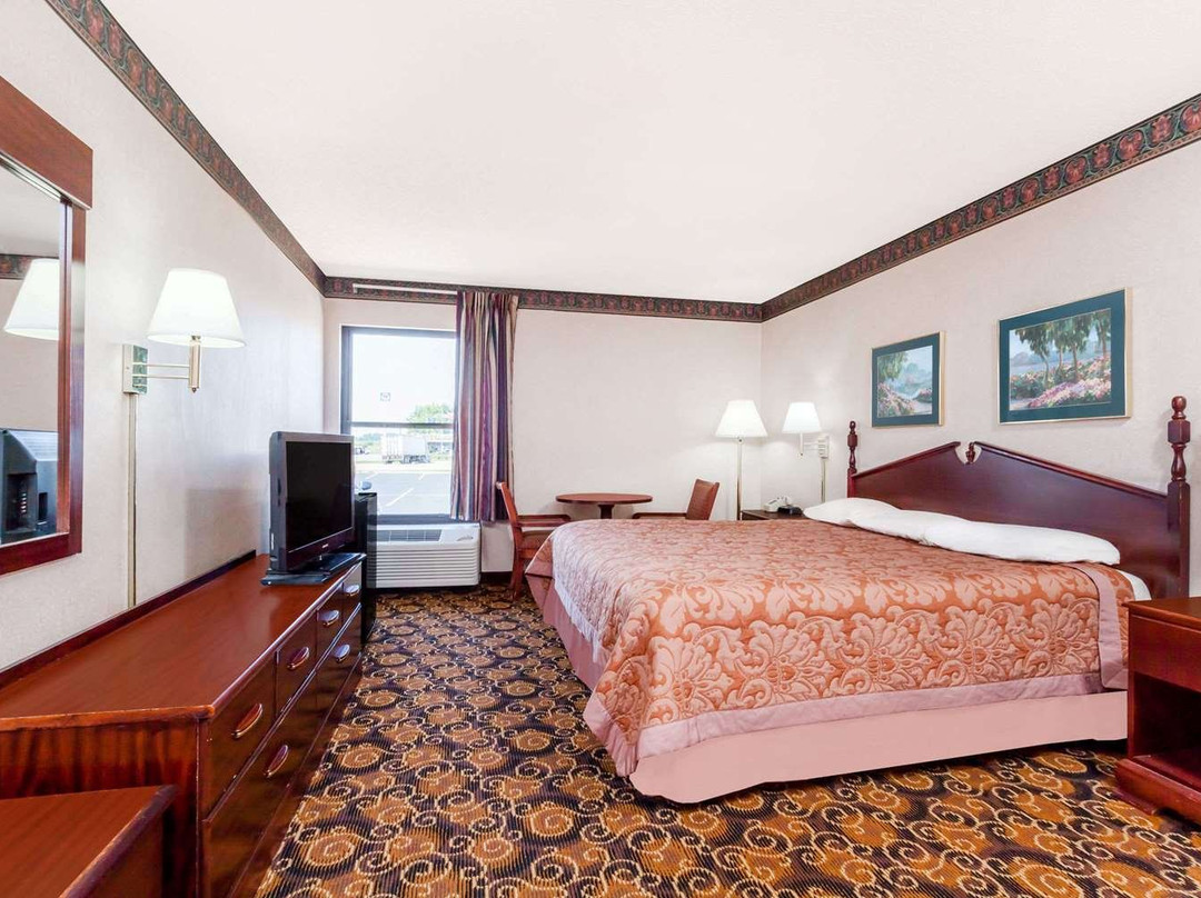 Super 8 by Wyndham Evansville North主图