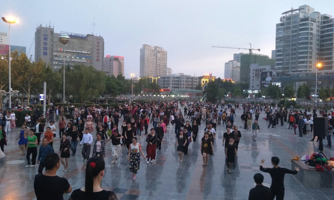 億隆大酒店主图