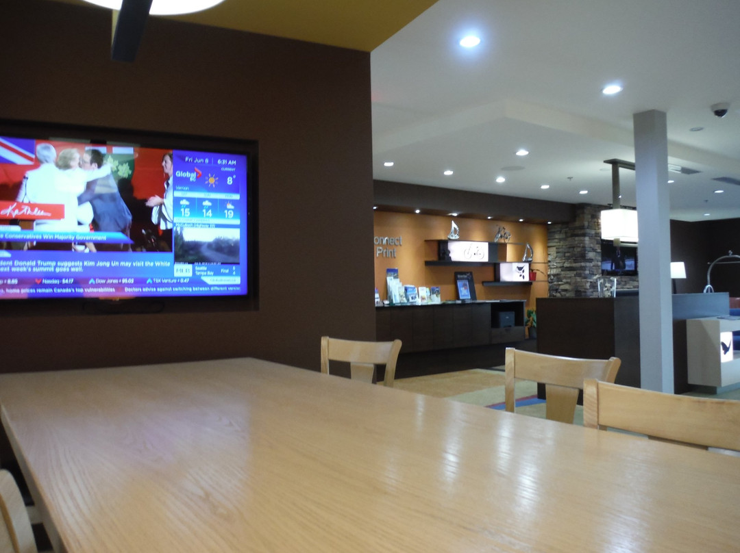 弗农费尔菲尔德套房酒店主图