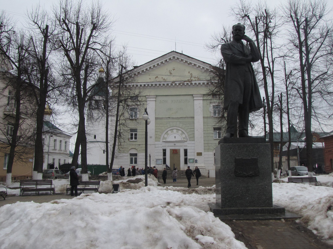 Monument to Chaikovskiy景点图片