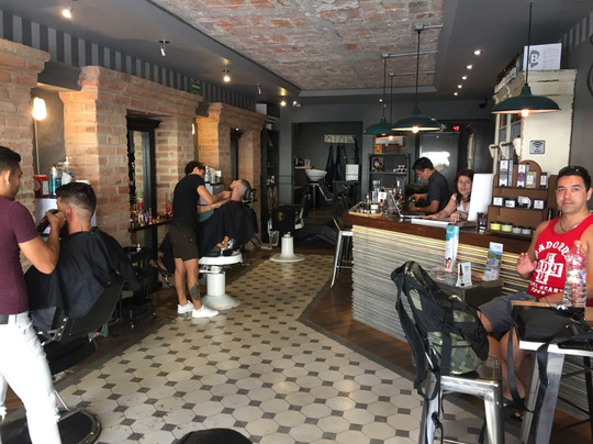 Barber & Booze-瓦拉塔港必去景点