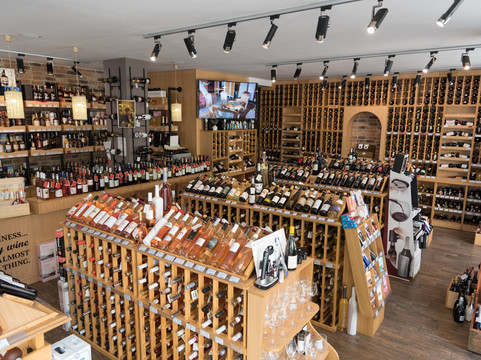 Enoteca Wine & Friends-布尔加斯必去景点