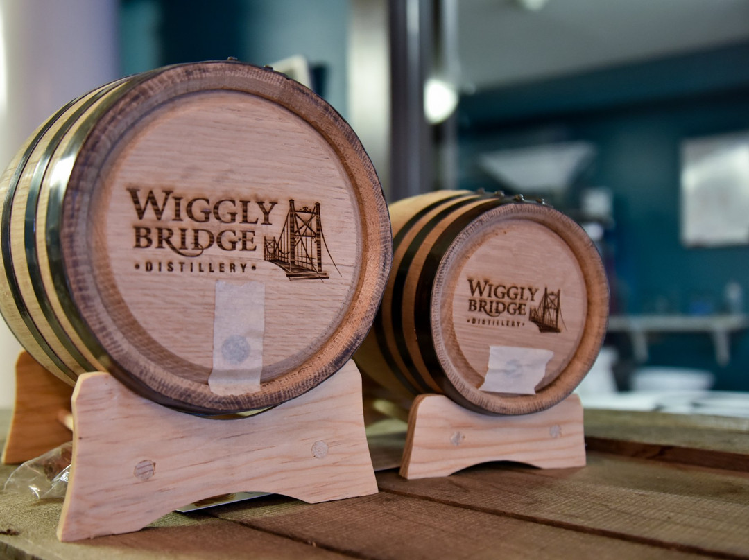 Wiggly Bridge Distillery景点图片