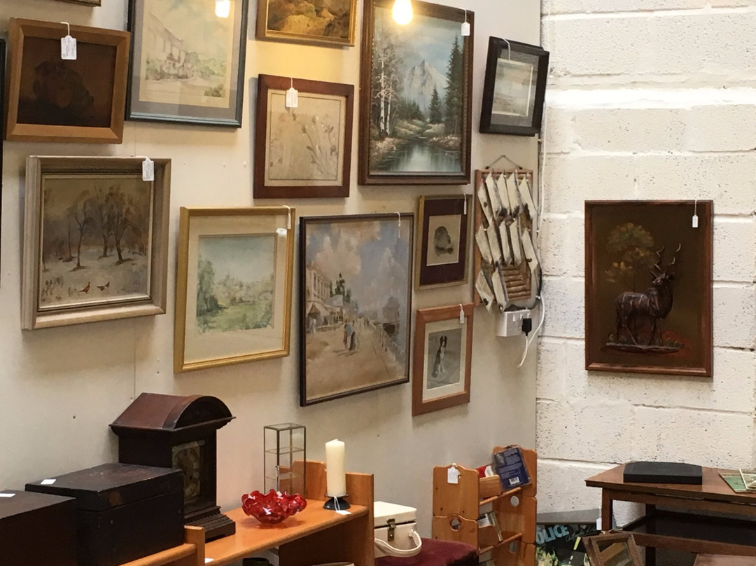 The Alleyways Antiques Centre景点图片