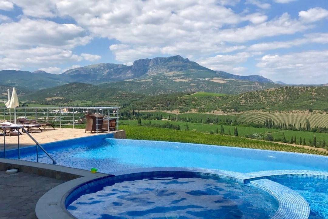 Pryvil'ne酒店住宿-Mirnyi Hotel