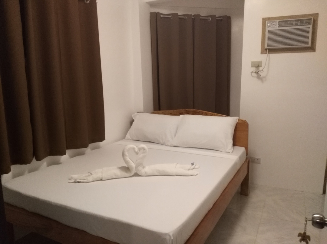 顶峰旅馆和丛林酒吧