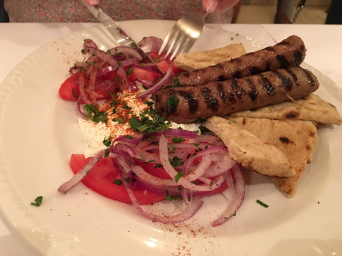 Tzitzikas kai Mermigas主图