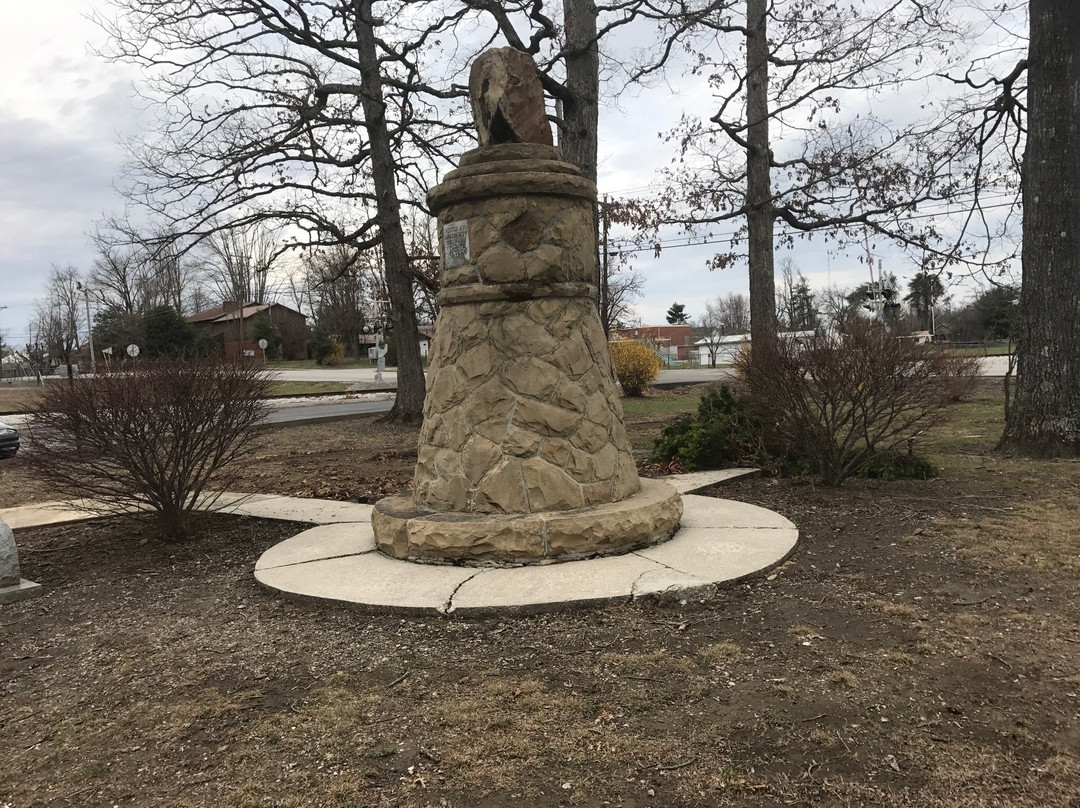 Standing Stone Monument景点图片