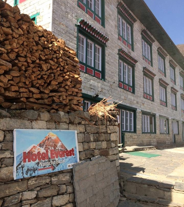 Everest Inn