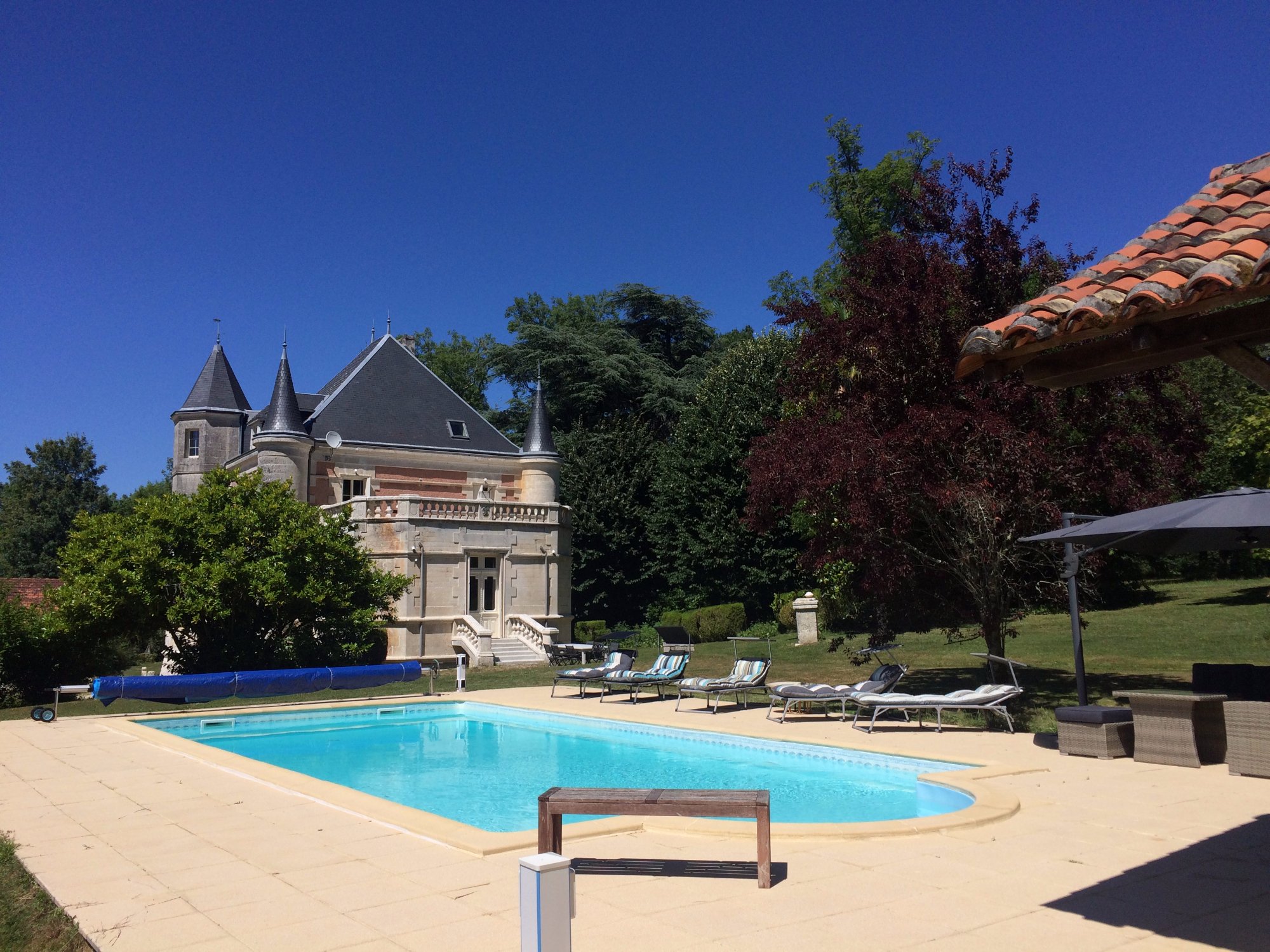 Chateau Charbontiere-泳池