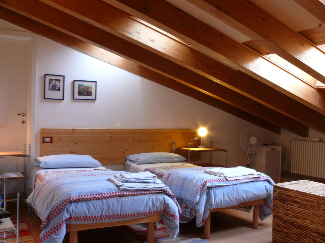 Cesana Brianza酒店住宿-B&B Leon d'Oro