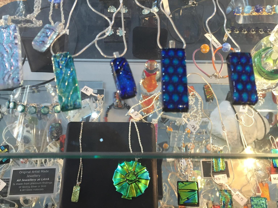 LAVA Art Glass Gallery & Studio-班伯利必去景点