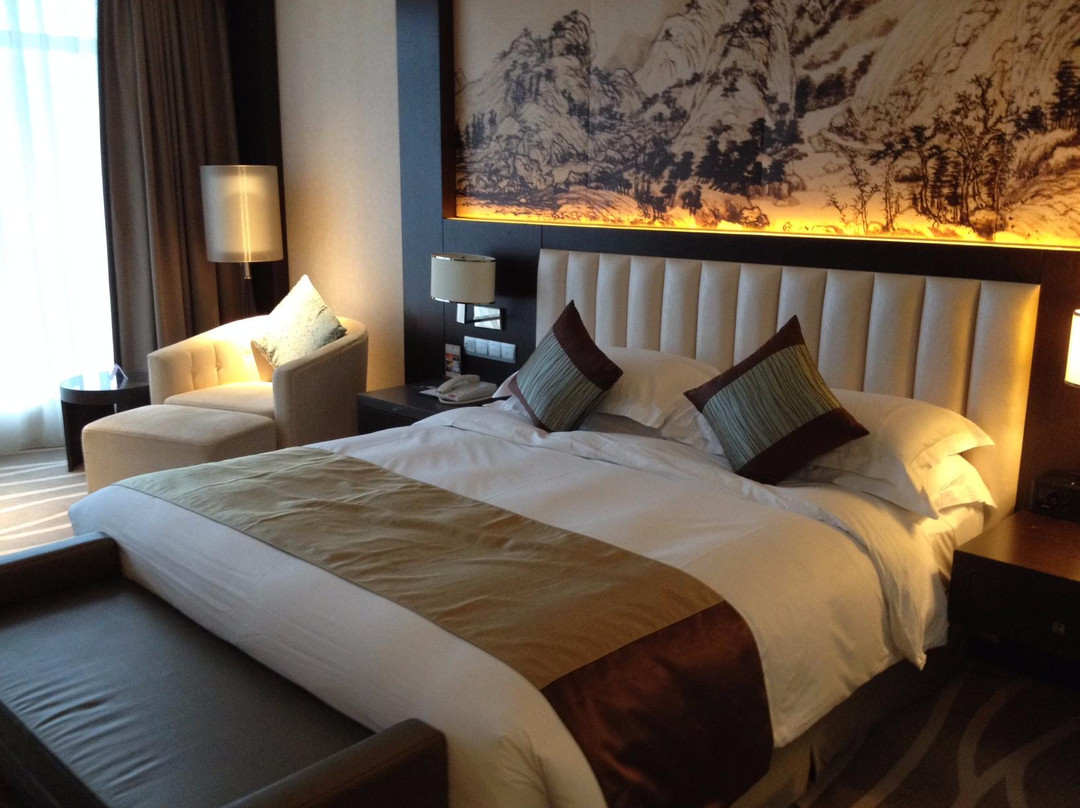 世茂皇冠假日酒店主图