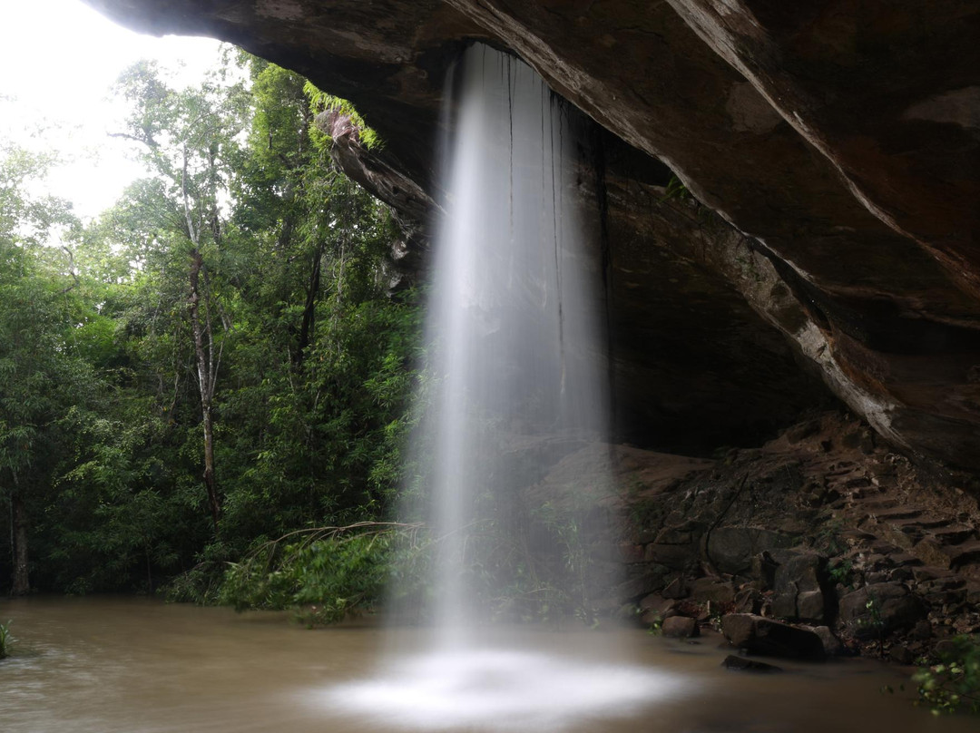 Sang Chan Waterfall (Long Ru Waterfall)景点图片