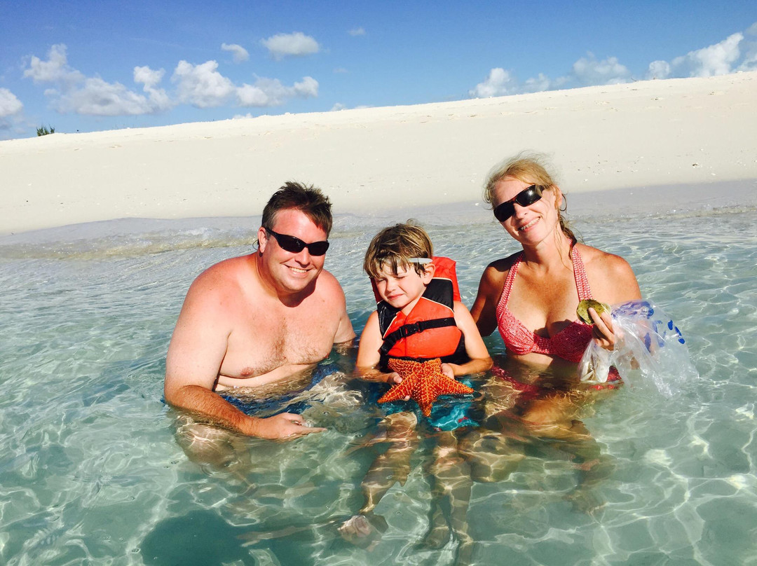 M & J's Charters-格雷斯湾必去景点