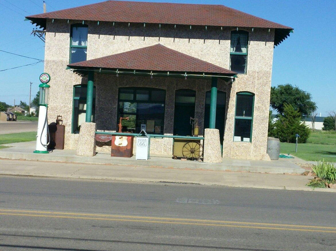 Magnolia Gas Station景点图片
